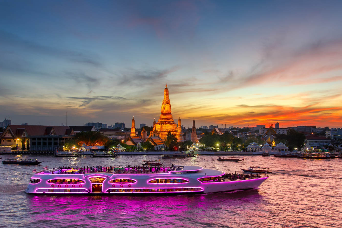 Bangkok Chao Pharaya Luxyry Dinner Cruise with Hotel Transfer